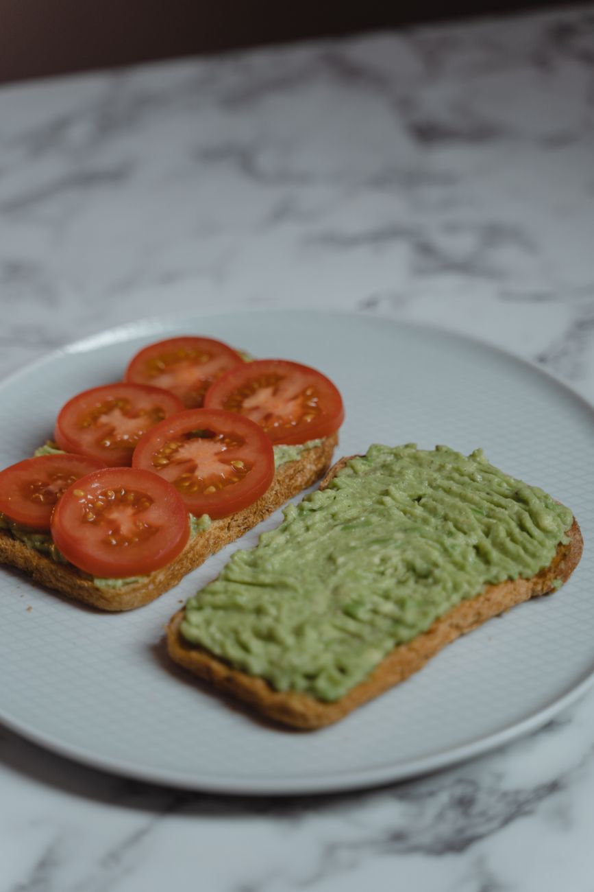 Tostadas sin gluten con palta y tomate