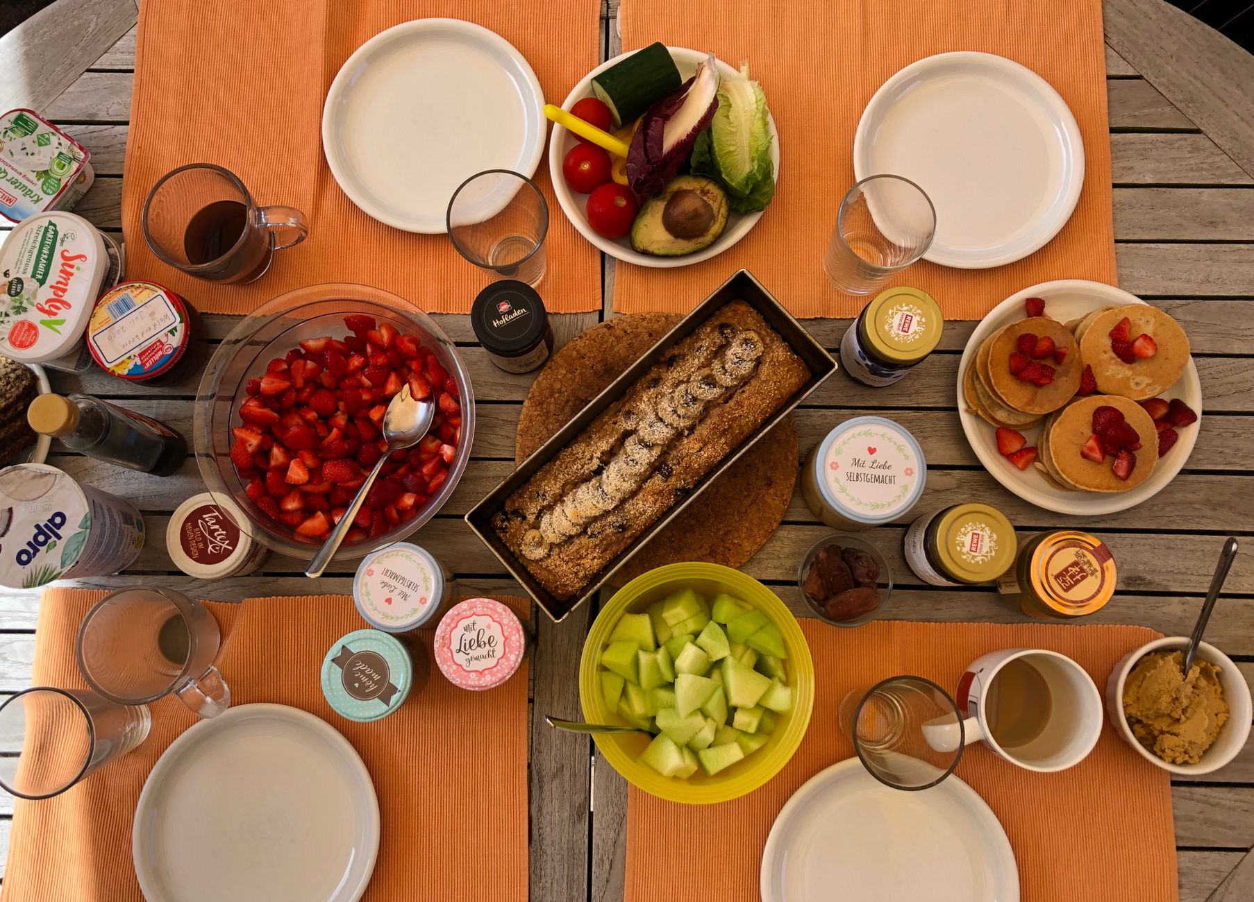 Mesa servida con comida sin gluten